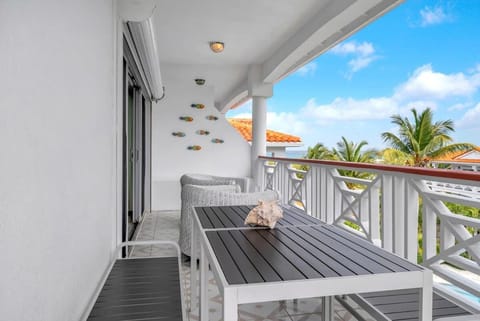 NEW Tropical Penthouse 2 Pools Beach 10min Walk Condo in The Bight Settlement