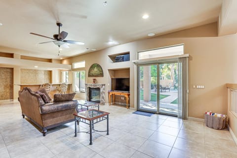 Expansive Peoria Home with Pool and Outdoor Kitchen! Haus in Peoria