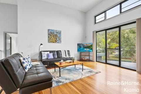 Beach House Kendalls - Low Season Special - Stay 3 PAY FOR 2 Nights House in Kiama