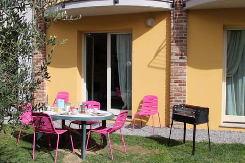 BBQ facilities, Garden, Dining area