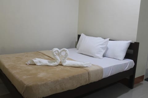 JUNLYN APARTELLE Bed and Breakfast in Panglao