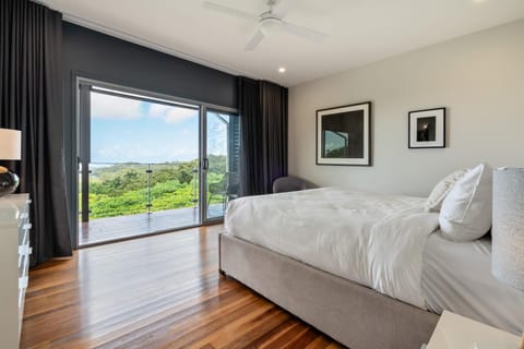 Bed, Natural landscape, Photo of the whole room, Bedroom