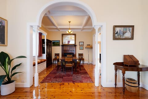 Elegant Goldfields Retreat Apartment in Castlemaine