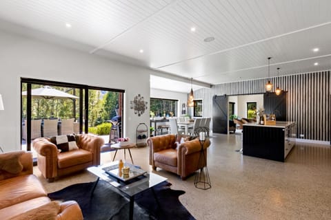 Snowland Estate - Hosted by NZSIR Luxury Rental Homes Casa in Queenstown