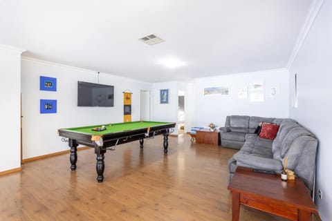 Billiard, Seating area