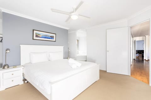 Singleton Impressions - EXECUTIVE ESCAPES House in Perth