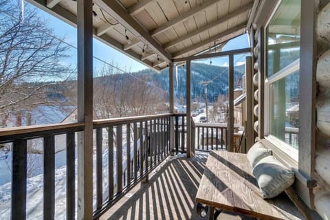 View (from property/room), Balcony/Terrace, Mountain view