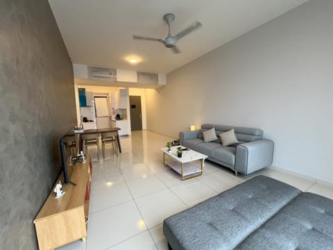 Rooftop - Sky Pool - 2BR Premium Homestay - Georgetown 城市 6 pax Bed and Breakfast in George Town