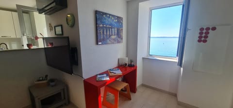 TV and multimedia, Kitchen or kitchenette, Sea view