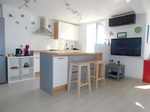 TV and multimedia, Coffee/tea facilities, Kitchen or kitchenette, Dining area, pet friendly, stove, toaster