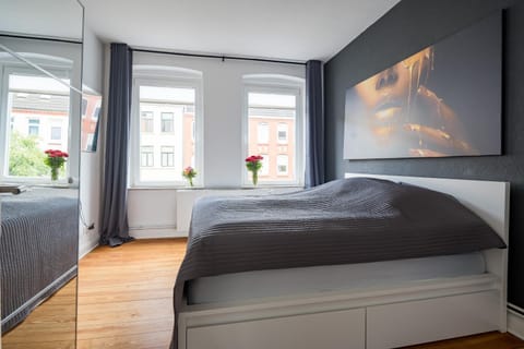 TOP 2 Zimmer Altbauwohnung in Kiel Mitte 24-7 Check In Apartment in Kiel