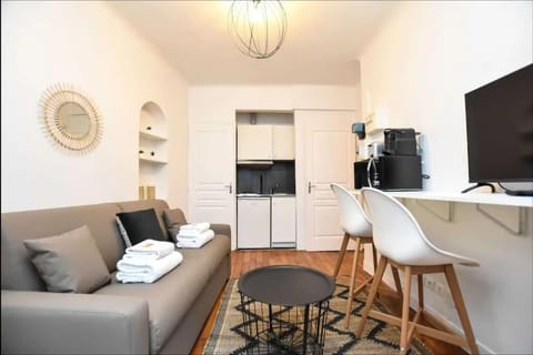 Cosy Studio Neuilly Apartment in Levallois-Perret