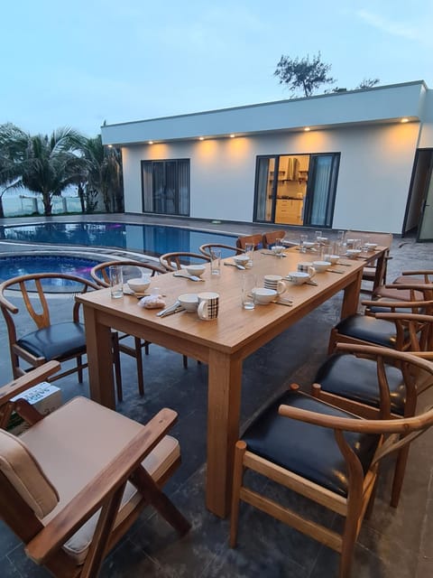 Dining area, Pool view, Swimming pool