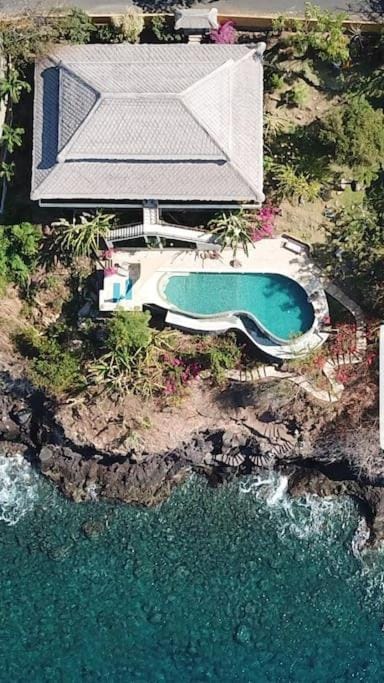 Private Deluxe Villa 20 m Infinitypool Ocean Front Villa in Abang