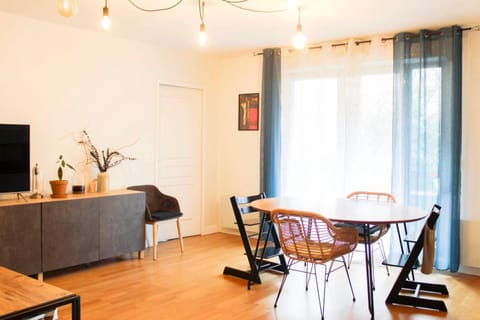 Family cocoon with balcony Condo in Pantin
