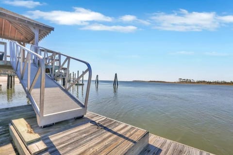 6 BDR Historic Waterfront Home with Dock Condo in Tybee Island