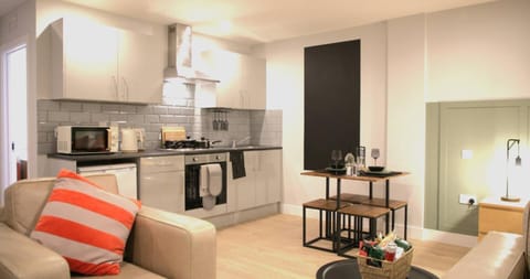 Kitchen or kitchenette, Living room, Seating area, Dining area, dishwasher, minibar, pet friendly, stove, toaster