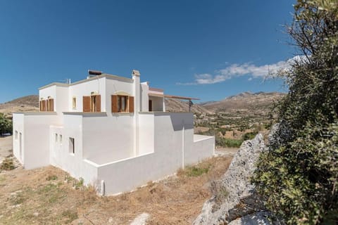 Property building, Day, Natural landscape, Mountain view