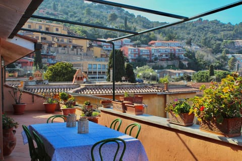 Property building, Patio, Day, Natural landscape, View (from property/room), Balcony/Terrace, Dining area, City view