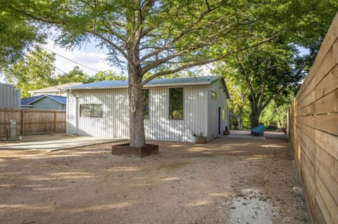 Rio Vista- Modern 2 bedroom riverfront with outdoor living space! House in Canyon Lake