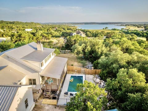 Stone Ridge Retreat- Bliss at Canyon Lake! Swimming pool, sleeps 12! House in Canyon Lake