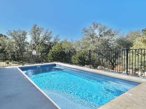 Stone Ridge Retreat- Bliss at Canyon Lake! Swimming pool, sleeps 12! House in Canyon Lake