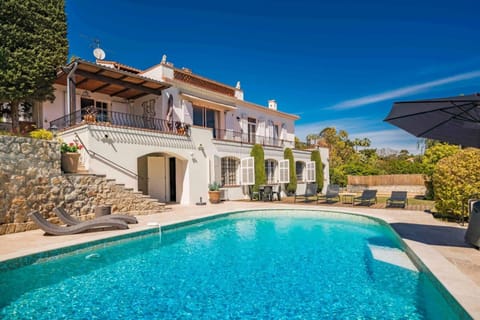 Charming villa with sea view House in Cannes