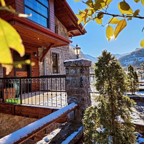 Property building, Day, Natural landscape, Winter, Mountain view