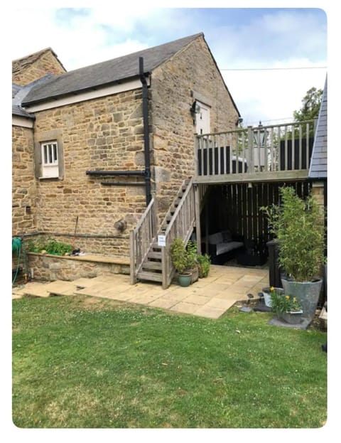 The Oaks A private room in our home With its own entrance with internal doors locked More suited to quieter guests wanting a peaceful stay Alquiler vacacional in Lanchester