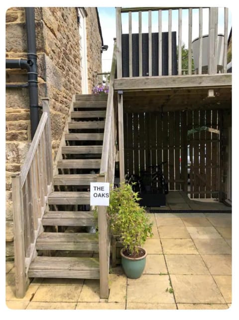 The Oaks A private room in our home With its own entrance with internal doors locked More suited to quieter guests wanting a peaceful stay Vacation rental in Lanchester