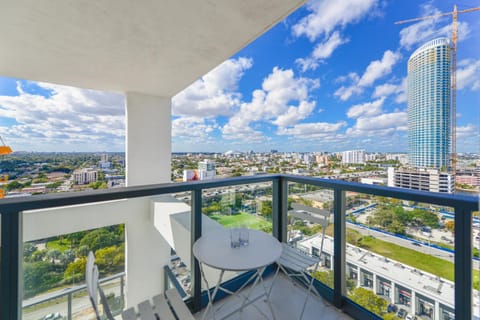 View (from property/room), Balcony/Terrace, City view