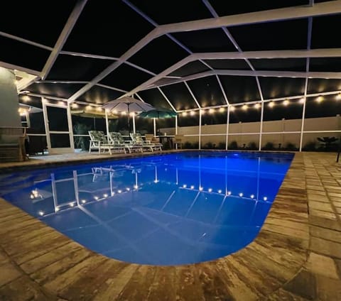 Luxury heated-pool home blocks from the beach House in Tarpon Springs