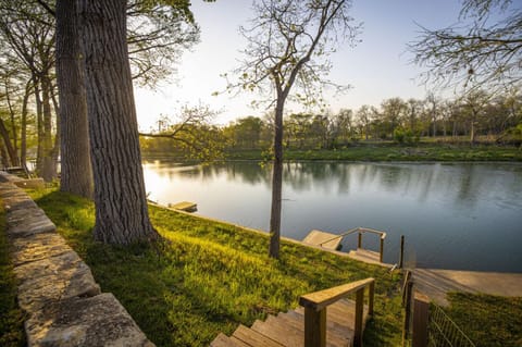 Twilight Point- 3/2 Waterfront Home on Dunlap! House in New Braunfels