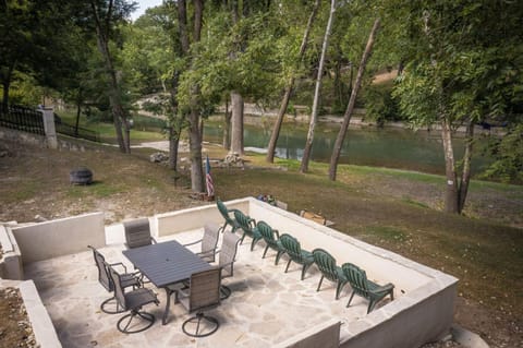 Blue Water Lodge- Guadalupe riverfront, Newly remodeled, sleeps 12! House in Canyon Lake