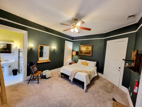 The Kings Throne Inn and Guest House Bed and Breakfast in Toledo