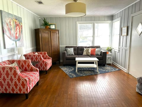 Walk to Beach! Perfect Family Beach Cottage Casa in Gulfport