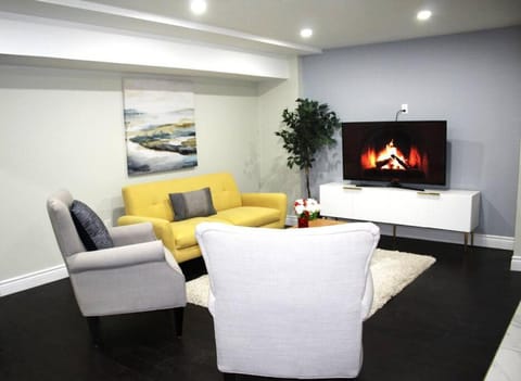 Stunning Furnished 2Bedroom/2Washroom Apartment Condo in Halton Hills