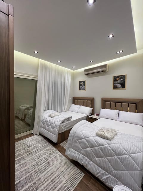 Bed, Photo of the whole room, Bedroom, air conditioner