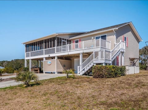 3 Bedroom ocean view close to pier and pet friendly! House in Oak Island