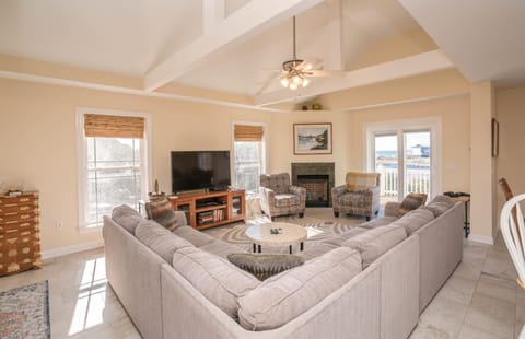 Secluded Large Home w Majestic Ocean Views, Elevator & More - Caretta House in Oak Island