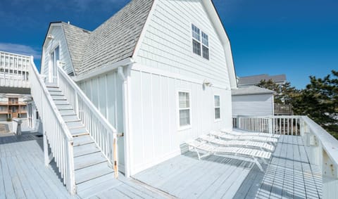 Ocean View with Upper and Lower Decks located on West End - Building Memories House in Oak Island