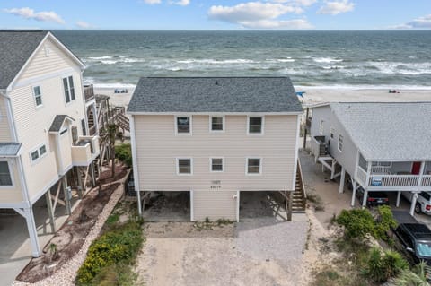 Oceanfront & Pet Friendly OKI Retreat with Game Table House in Oak Island