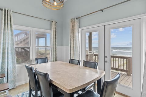 Oceanfront & Pet Friendly OKI Retreat with Game Table House in Oak Island