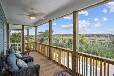 Luxurious Contemporary Retreat - Private Pool, Marsh Views, 3rd Row and near pier! House in Oak Island