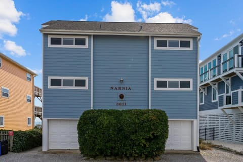 Oceanfront Cottage w 3 Floors & Renovated Kitchen Escape to Narnia House in Oak Island