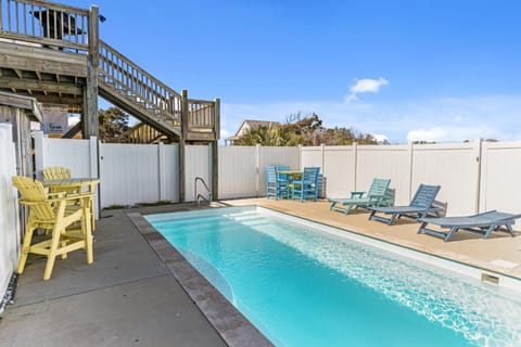 3rd Row w Private Pool, 2 Primary Suites & VIEWS House in Oak Island