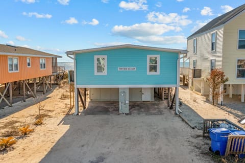 Renovated Beachfront Bliss w Private Boardwalk & High-End Amenities House in Oak Island