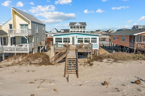 Renovated Beachfront Bliss w Private Boardwalk & High-End Amenities House in Oak Island