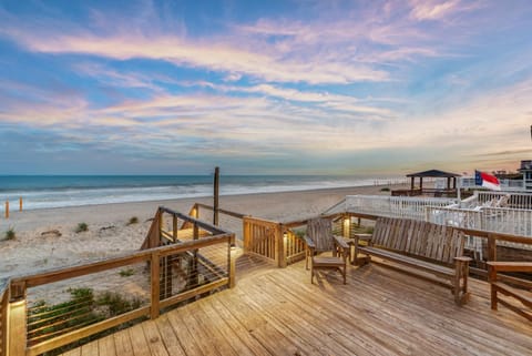 Renovated Beachfront Bliss w Private Boardwalk & High-End Amenities House in Oak Island