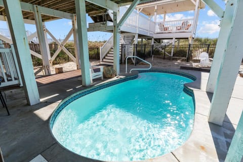 5 Bedroom Oceanfront home with private pool! House in Oak Island